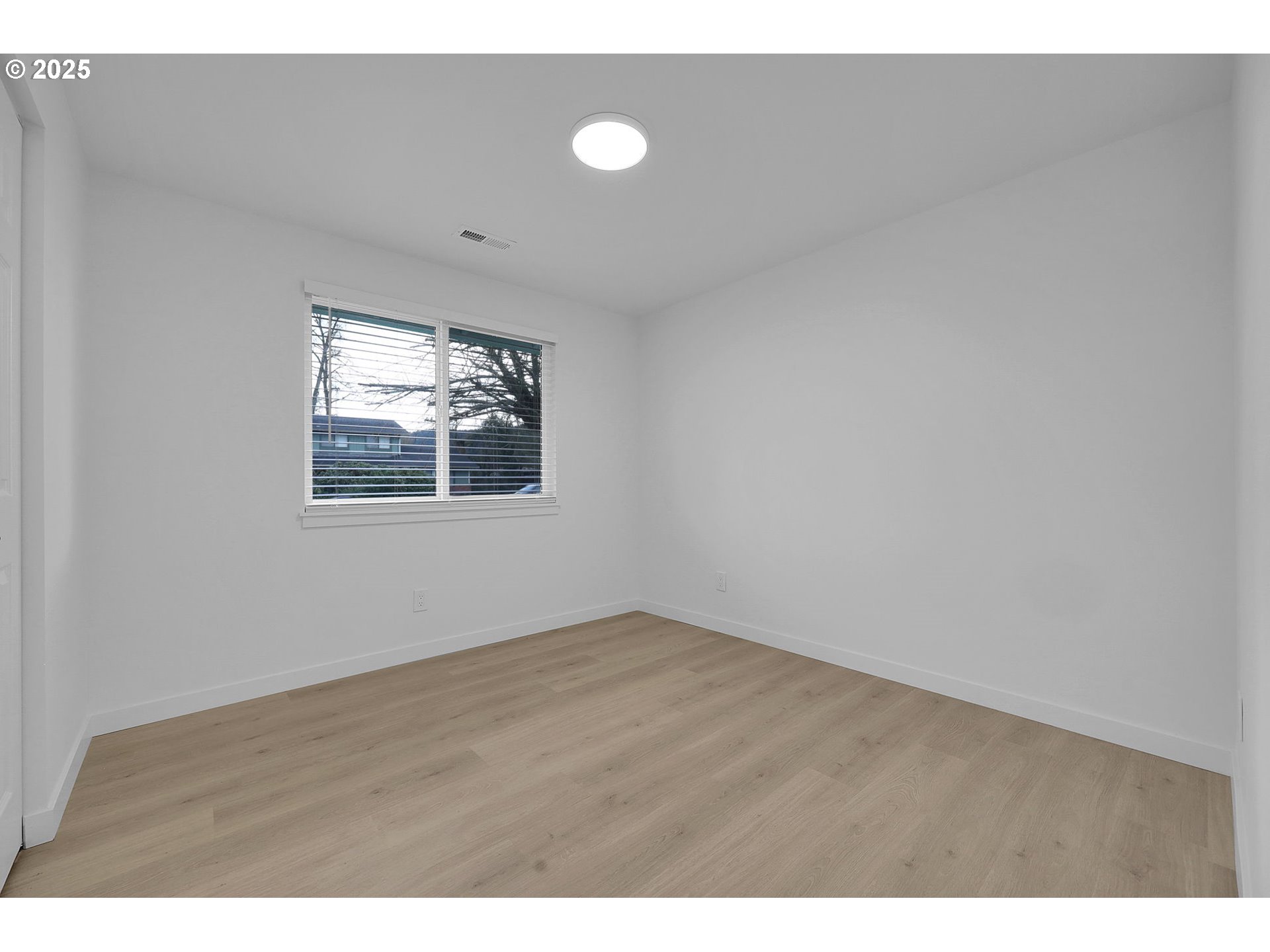1090 Dixie Drive Springfield, OR 97478 - Photo 28 of 48 a view of an empty room with wooden floor and windows