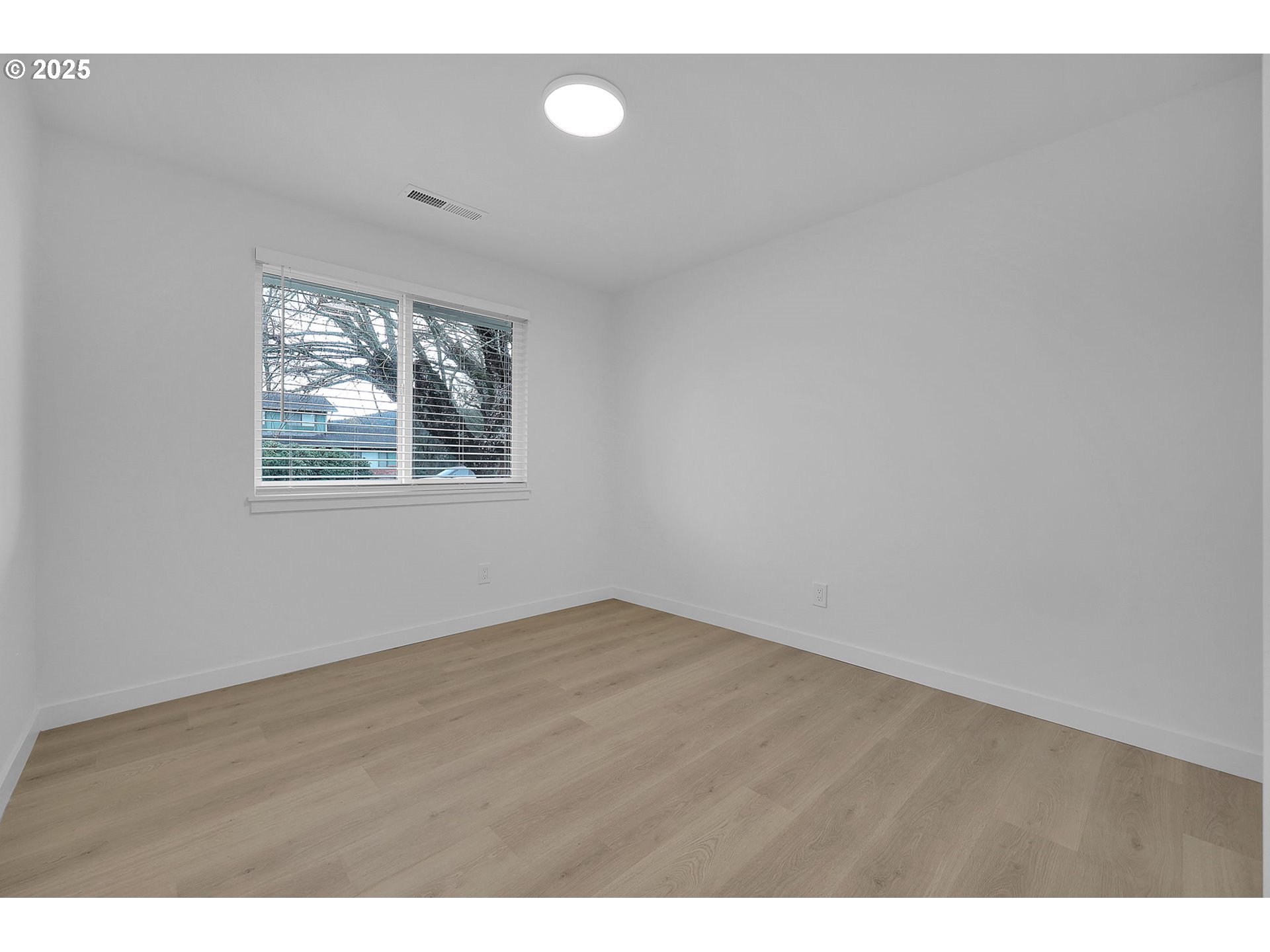1090 Dixie Drive Springfield, OR 97478 - Photo 30 of 48 a view of an empty room with wooden floor and a window