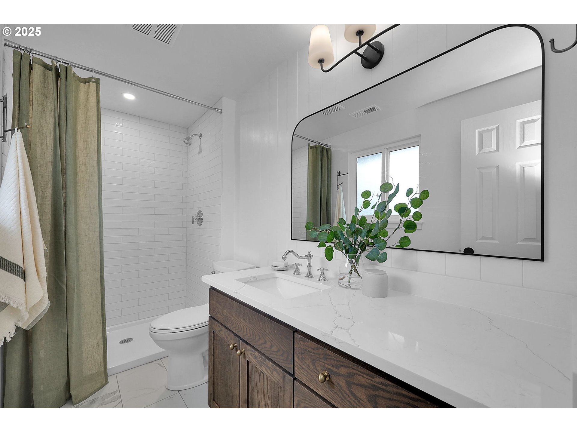 1090 Dixie Drive Springfield, OR 97478 - Photo 34 of 48 a bathroom with a sink vanity granite and shower