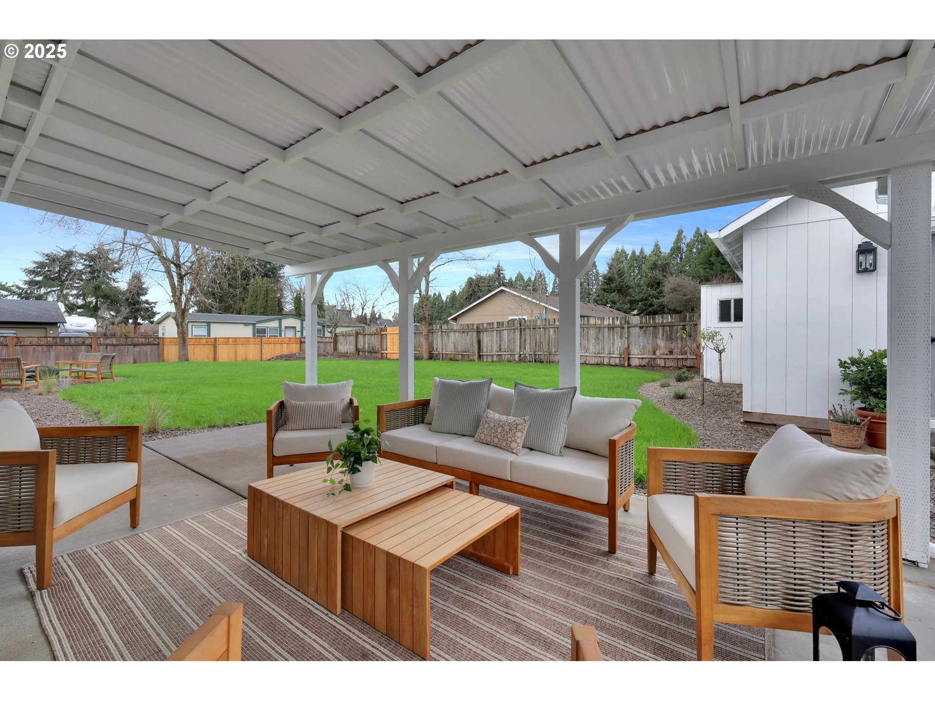 1090 Dixie Drive Springfield, OR 97478 - Photo 35 of 48 a outdoor living space with furniture and garden view