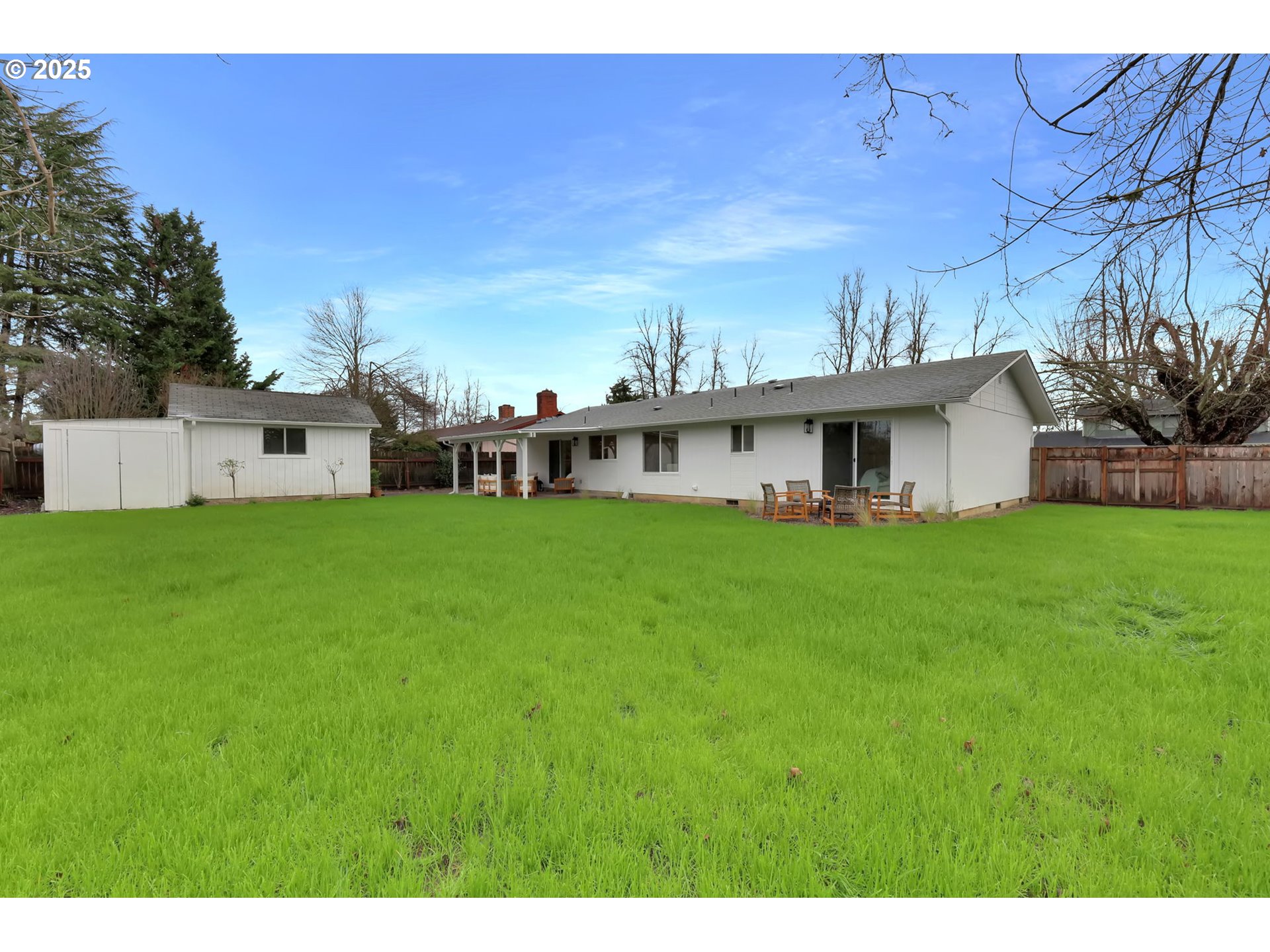 1090 Dixie Drive Springfield, OR 97478 - Photo 43 of 48 a view of a house with a big yard