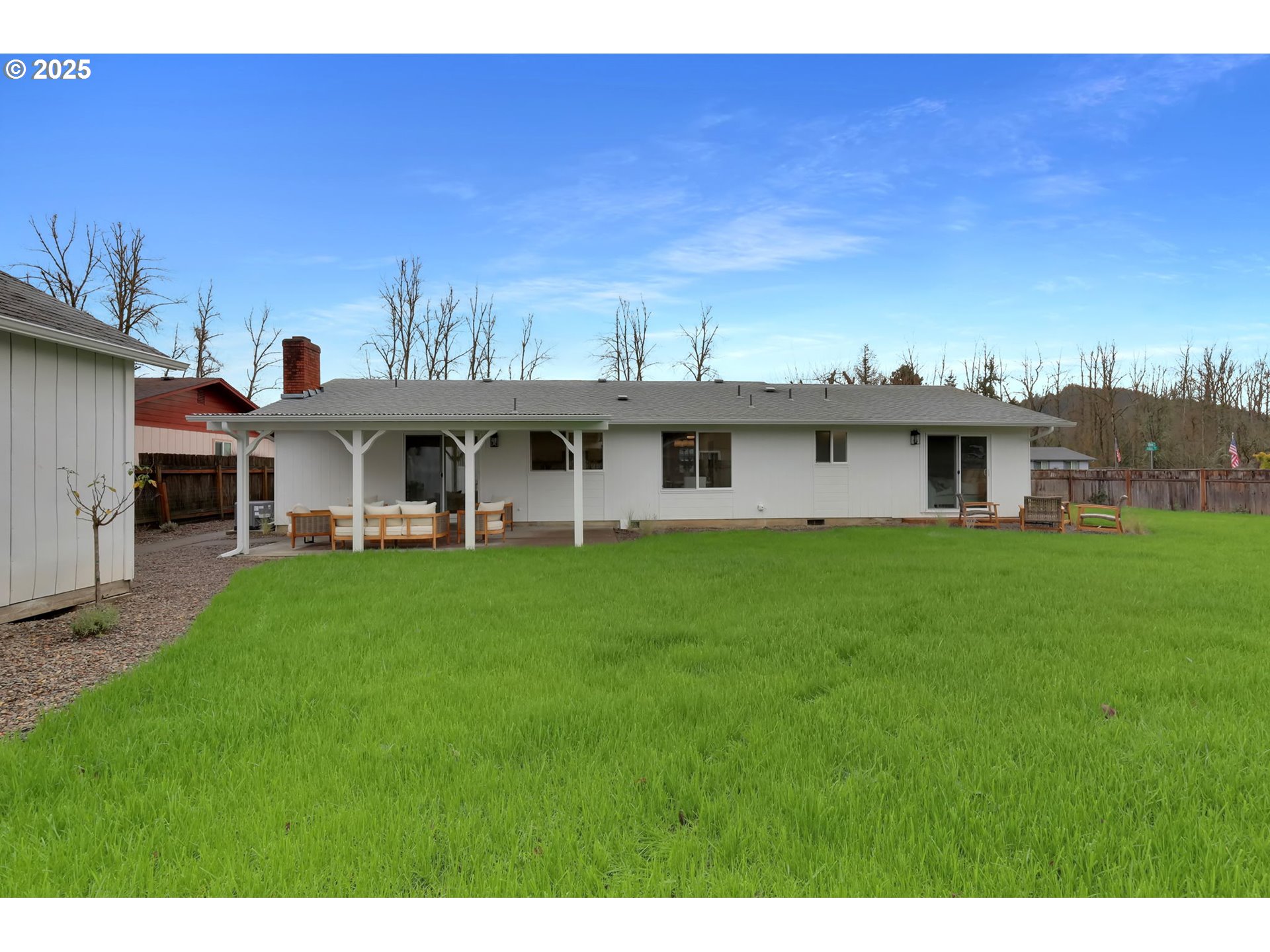 1090 Dixie Drive Springfield, OR 97478 - Photo 47 of 48 a front view of a house with a garden