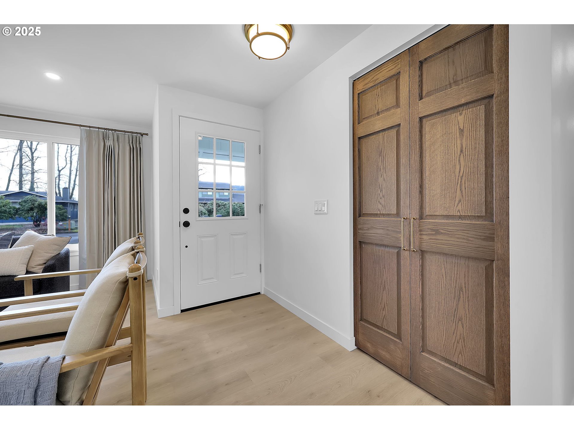 1090 Dixie Drive Springfield, OR 97478 - Photo 5 of 48 a view of an entryway with wooden floor