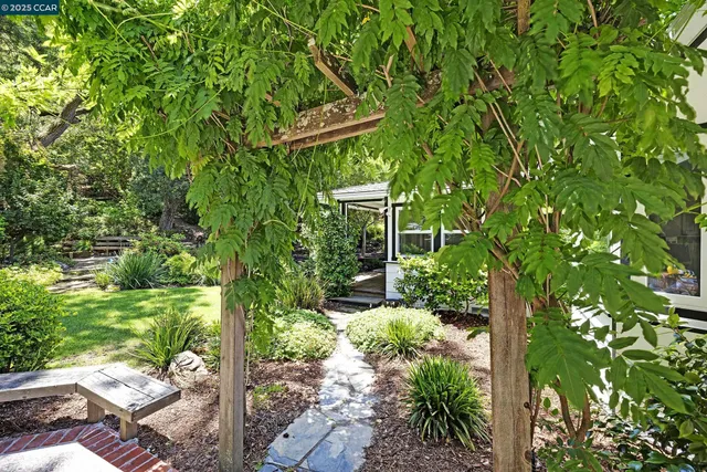 $1,950,000 | 345 Shire Oaks Court, Lafayette, CA 94549