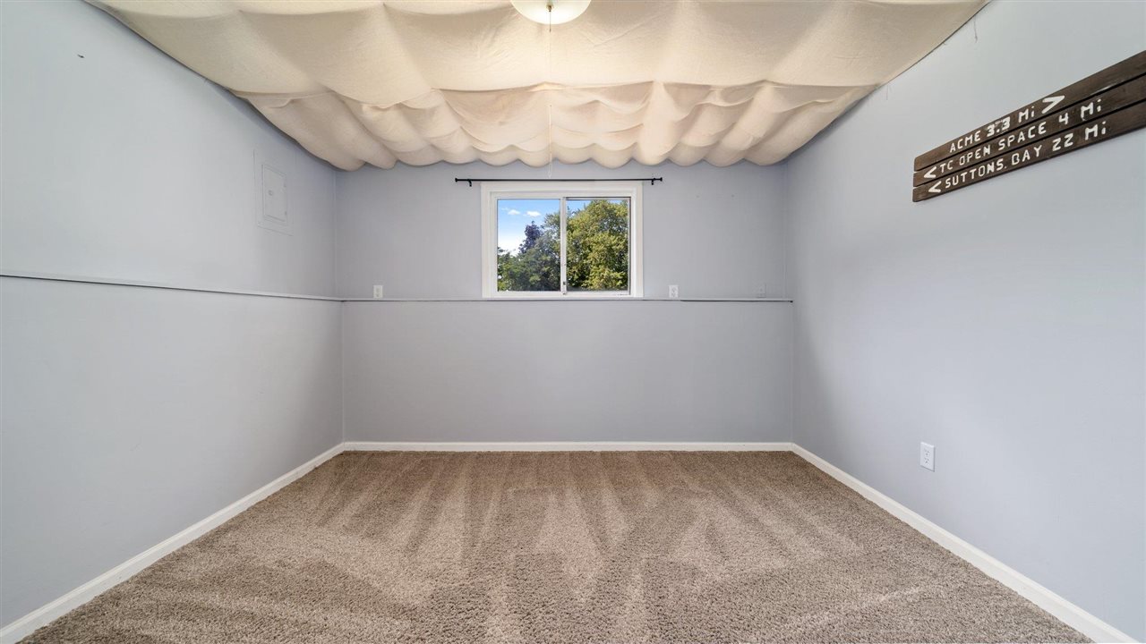 1909 Radcliff Road Traverse City, MI 49685 - Photo 17 of 25 1891919-16.JPG