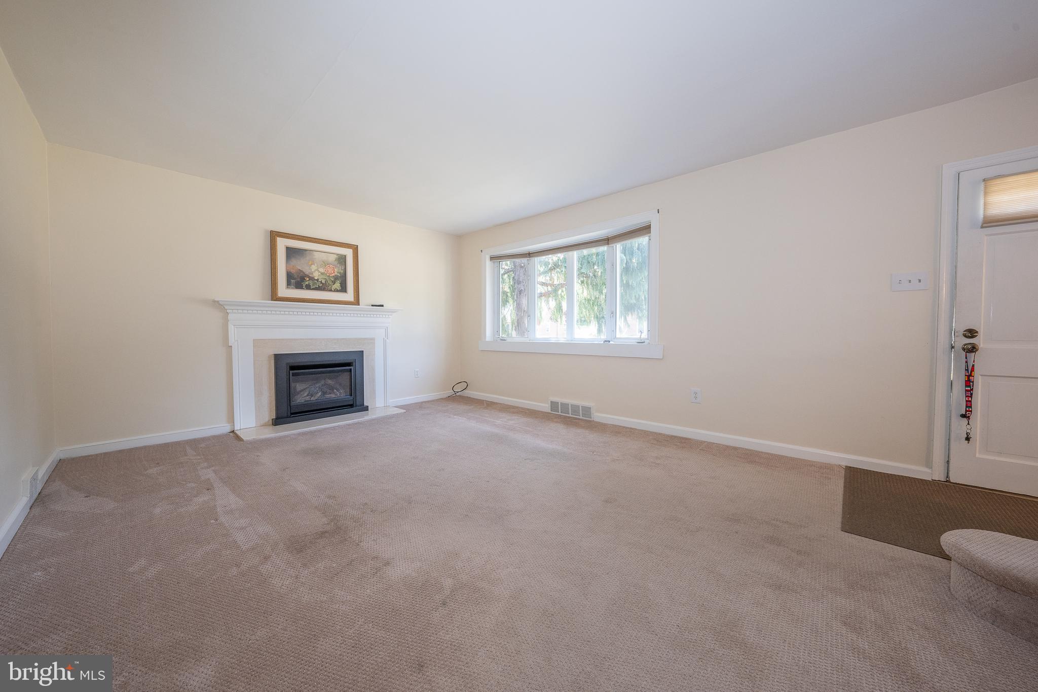 65 Rodmor Road Havertown, PA 19083 - Photo 7 of 34 Living Room