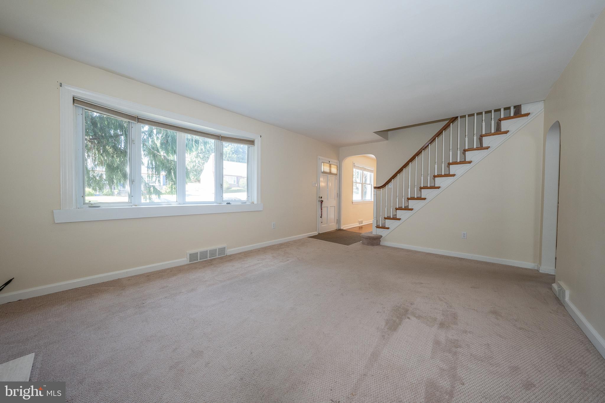 65 Rodmor Road Havertown, PA 19083 - Photo 8 of 34 Living Room