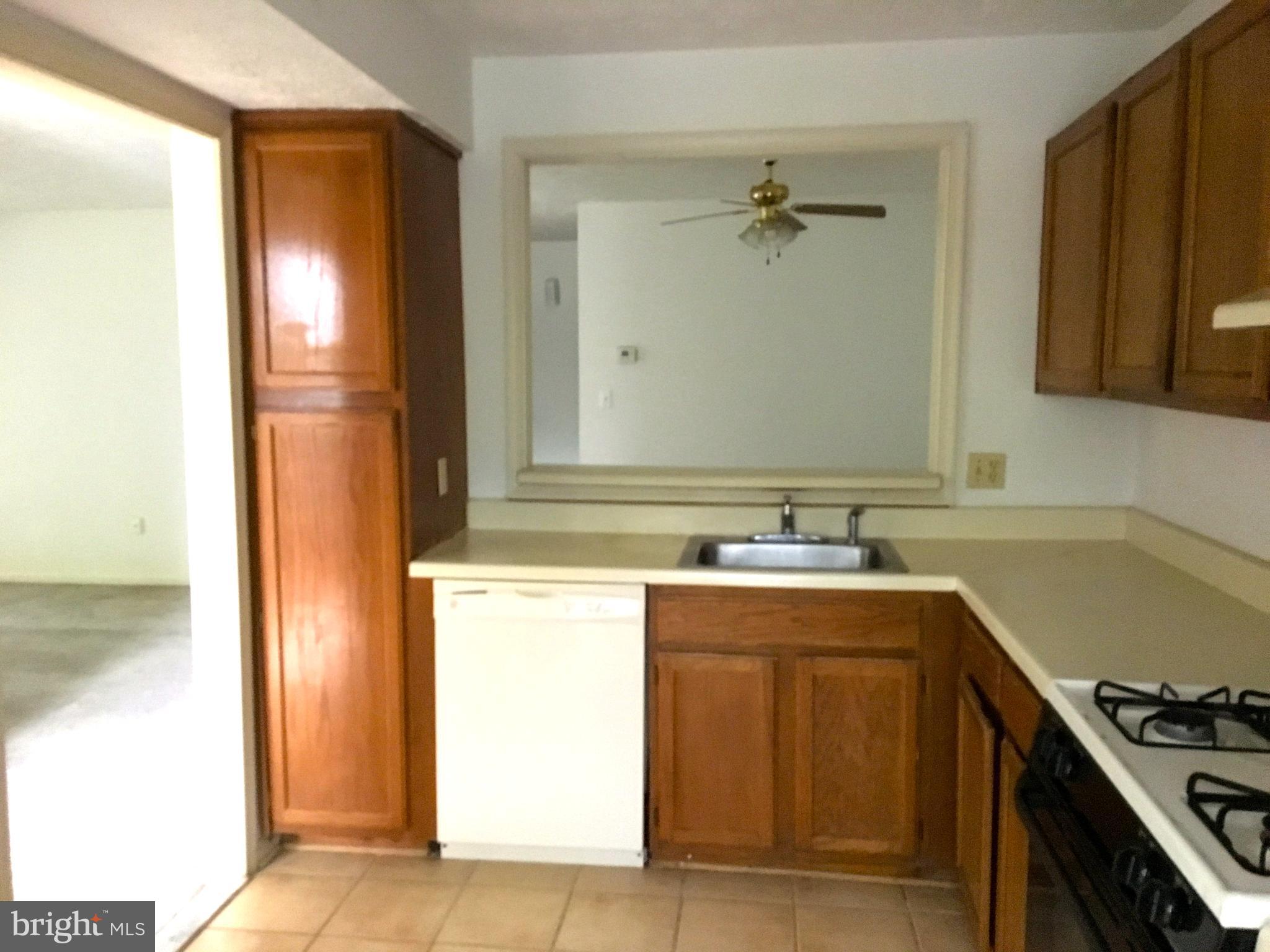 2271 Hunter's Run Drive, Unit 2271 Reston, VA 20191 - Photo 2 of 28 Kitchen