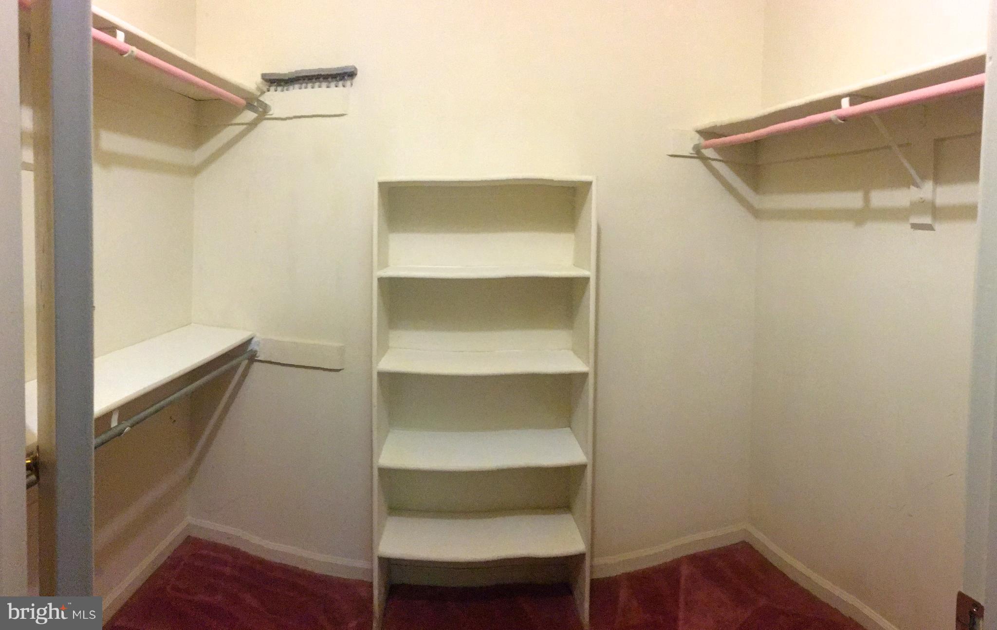 2271 Hunter's Run Drive, Unit 2271 Reston, VA 20191 - Photo 17 of 28 Walk-in closet