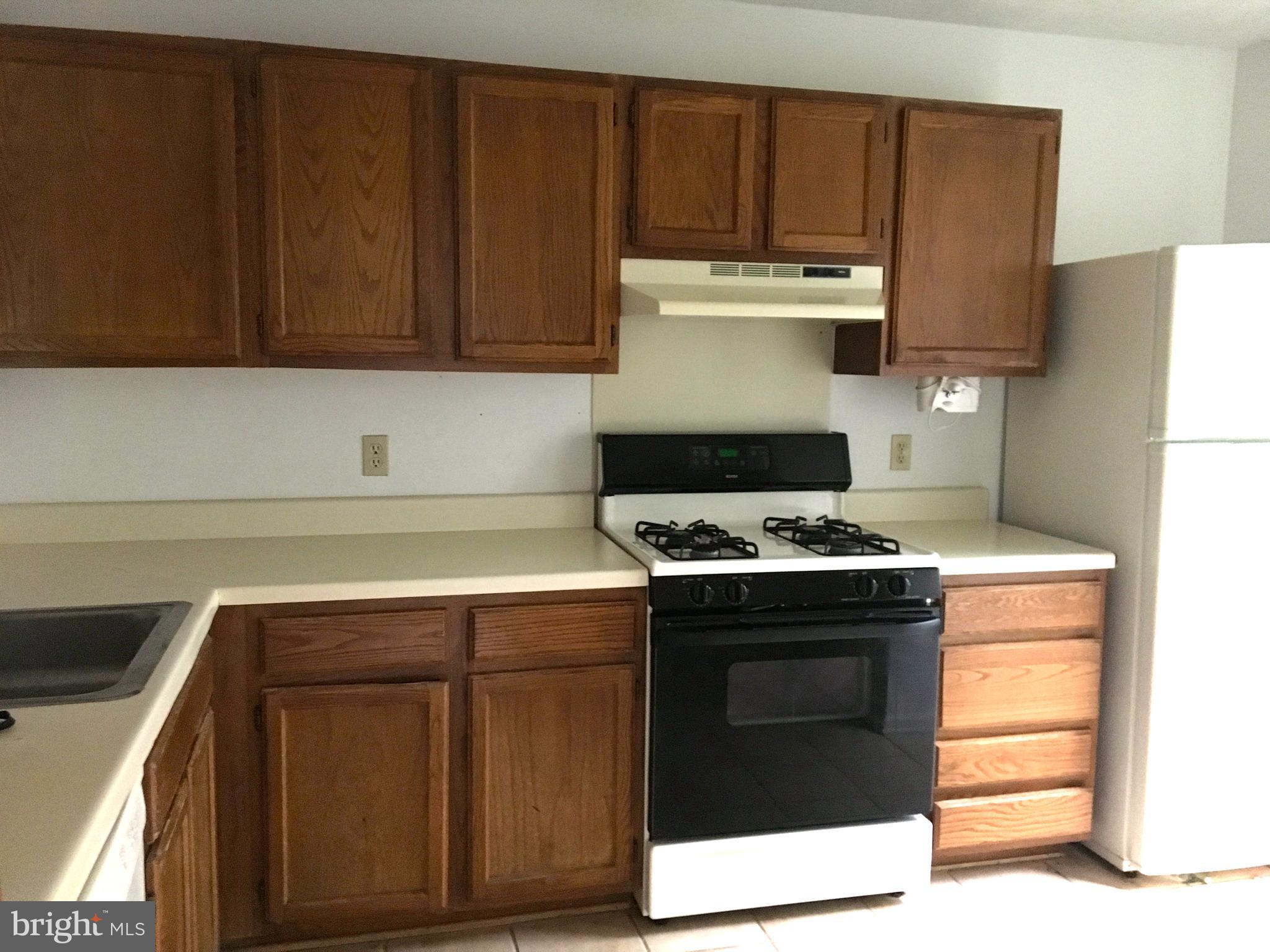 2271 Hunter's Run Drive, Unit 2271 Reston, VA 20191 - Photo 3 of 28 Kitchen