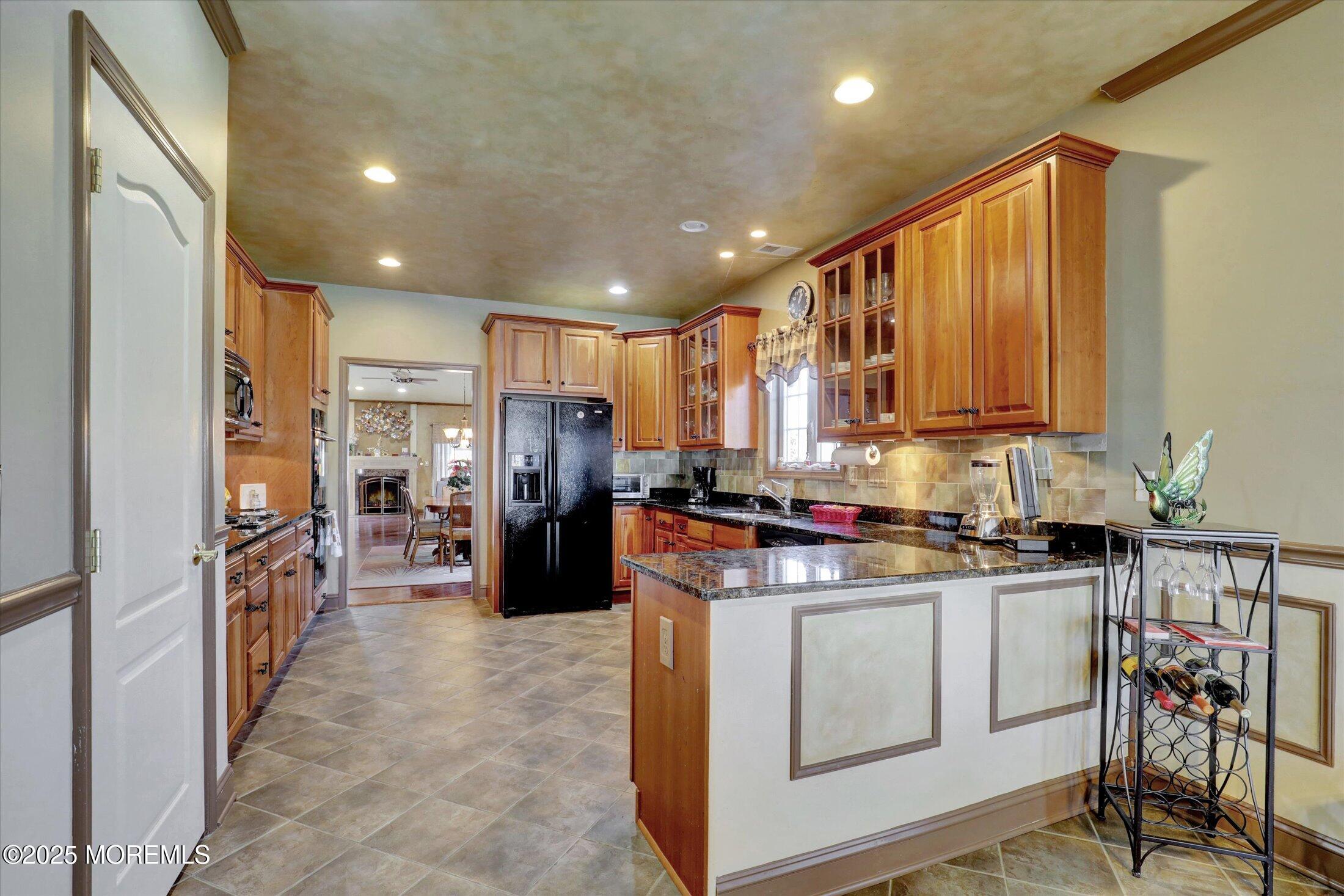 46 Yates Road Manalapan, NJ 07726 - Photo 8 of 50 10-Kitchen