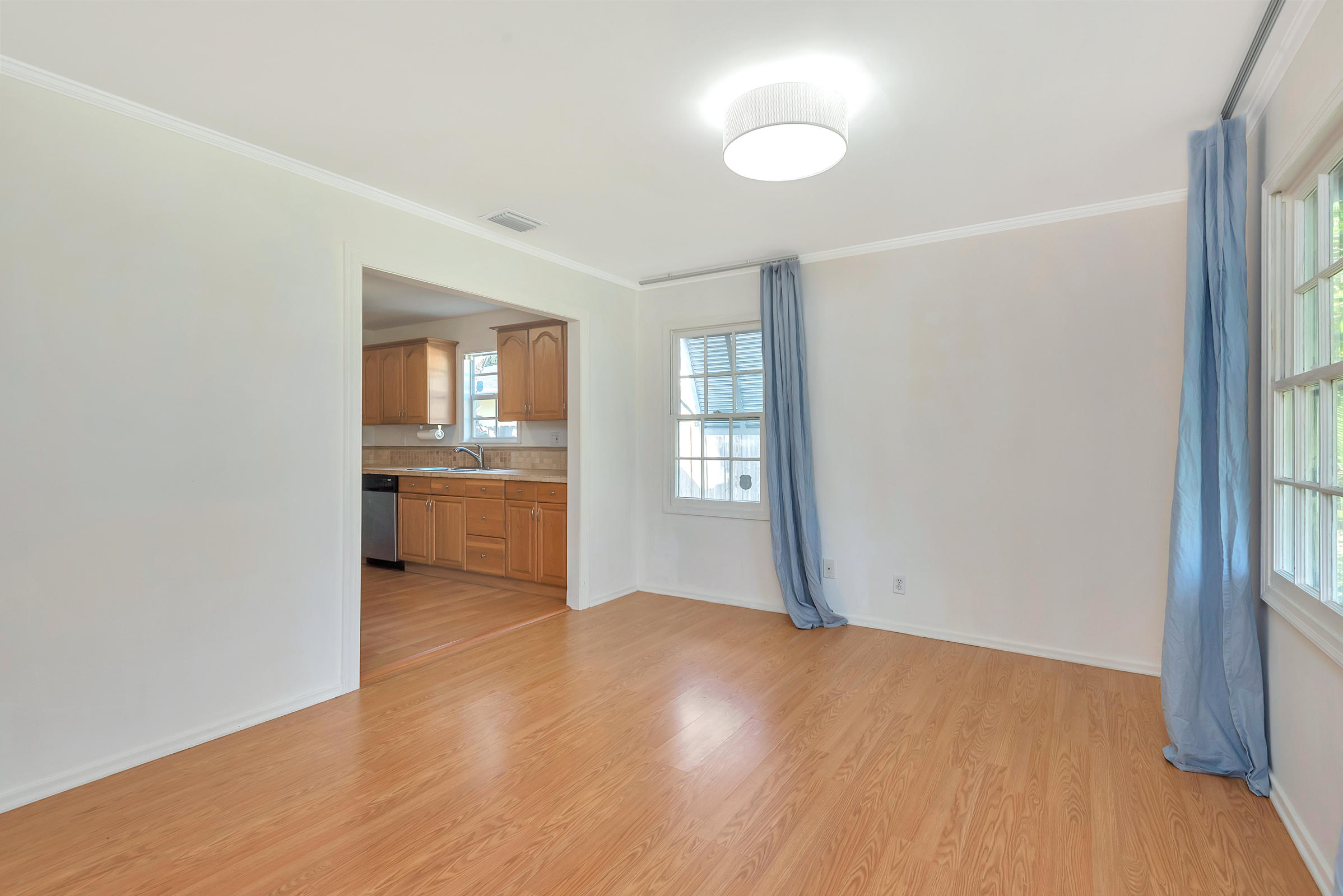 810 Colonial Road West Palm Beach, FL 33405 - Photo 5 of 40 810 - 06
