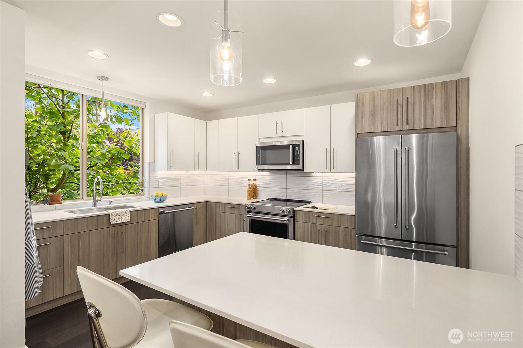 9230 Interlake Avenue North Seattle, WA 98103 - Photo 11 of 30
