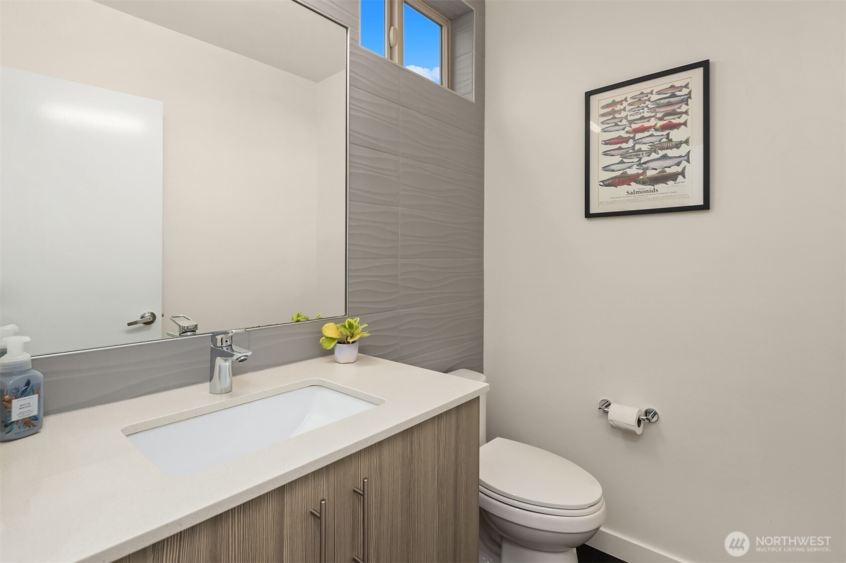 9230 Interlake Avenue North Seattle, WA 98103 - Photo 15 of 30
