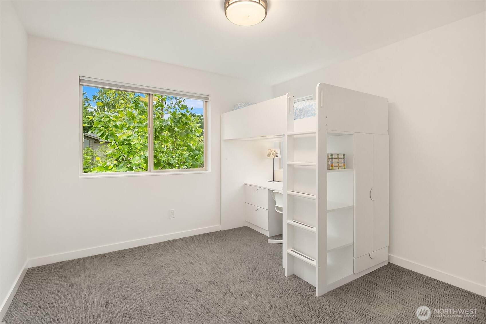 9230 Interlake Avenue North Seattle, WA 98103 - Photo 16 of 30