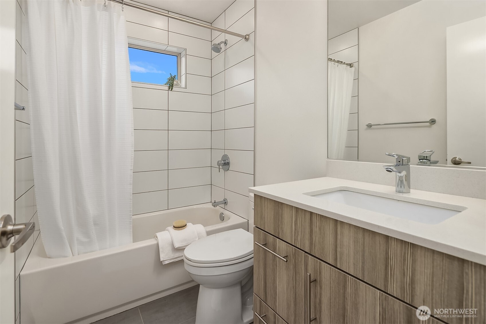 9230 Interlake Avenue North Seattle, WA 98103 - Photo 18 of 30