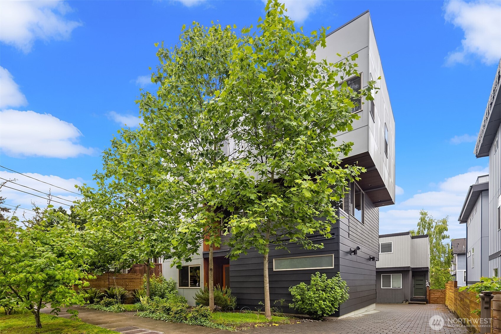 9230 Interlake Avenue North Seattle, WA 98103 - Photo 2 of 30