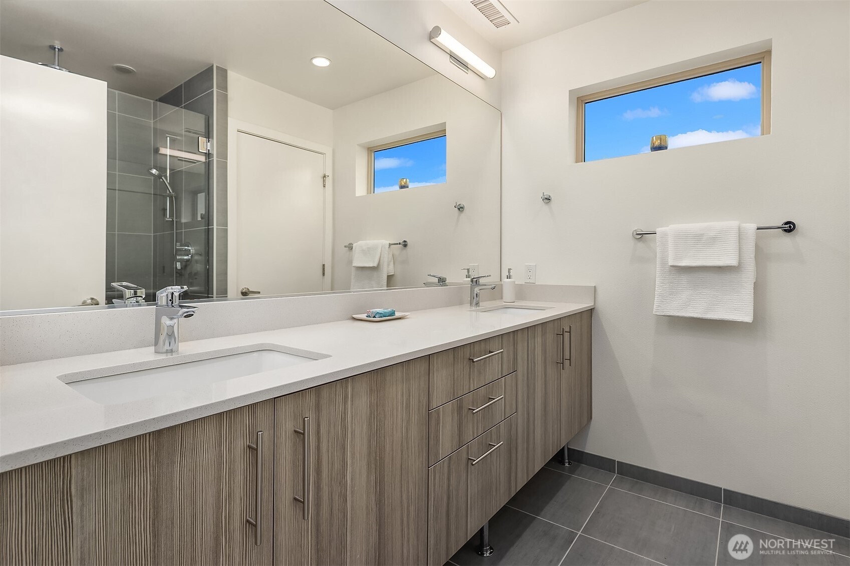 9230 Interlake Avenue North Seattle, WA 98103 - Photo 22 of 30
