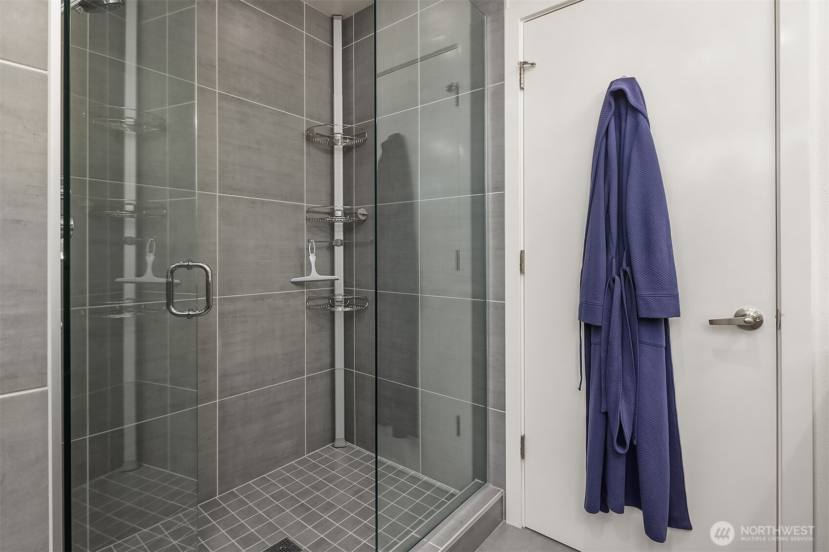 9230 Interlake Avenue North Seattle, WA 98103 - Photo 23 of 30