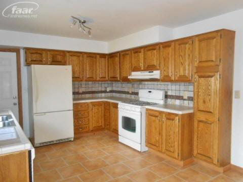 1023 Springview Drive Flushing, MI 48433 - Photo 6 of 25 20352104-5.JPG
