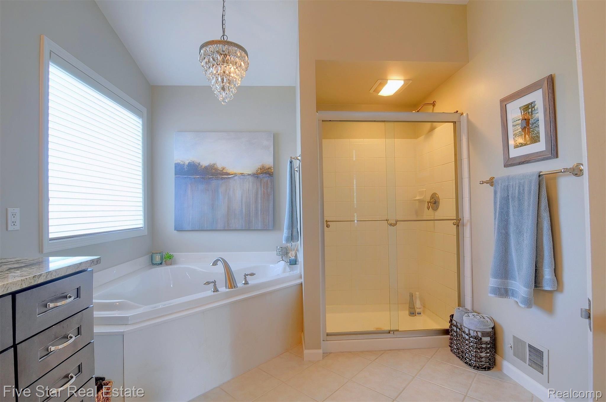 720 Loggers Circle Rochester, MI 48307 - Photo 30 of 63 30-Master Bathroom 2nd View.jpg