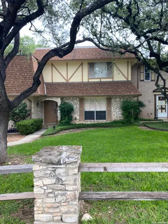 $2,250 | 6106 Vance Jackson Road, Unit 15, San Antonio, TX 78230