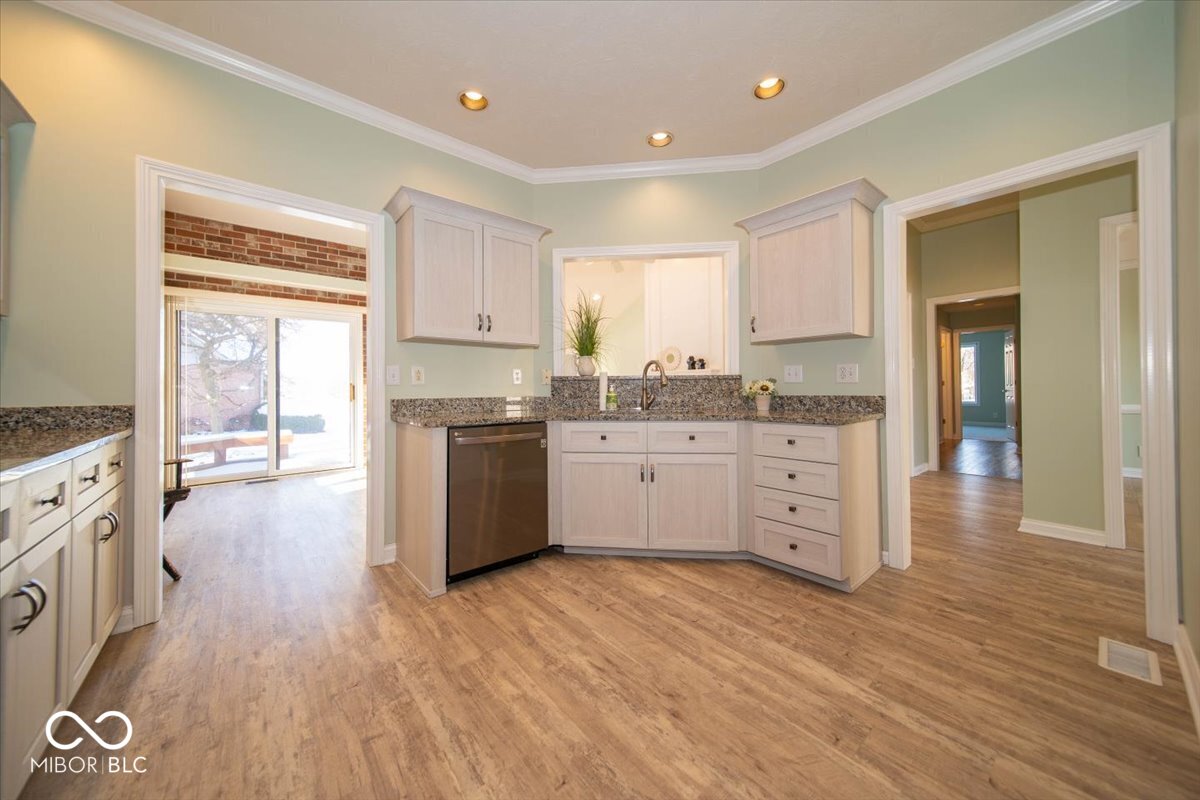 7300 Pymbroke Circle Fishers, IN 46038 - Photo 10 of 49