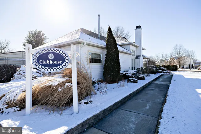 $475,000 | 425 Longfellow Drive, Williamstown, NJ 08094