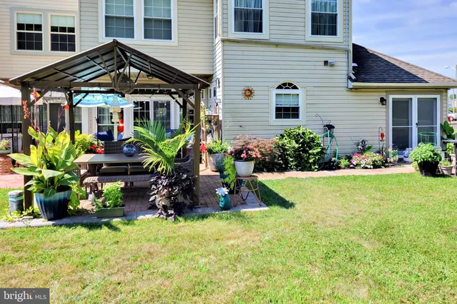 $475,000 | 425 Longfellow Drive, Williamstown, NJ 08094