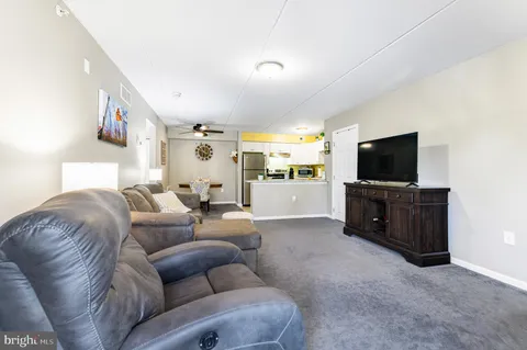 $190,000 | 5200 Hilltop Drive, Unit 42, Brookhaven, PA 19015