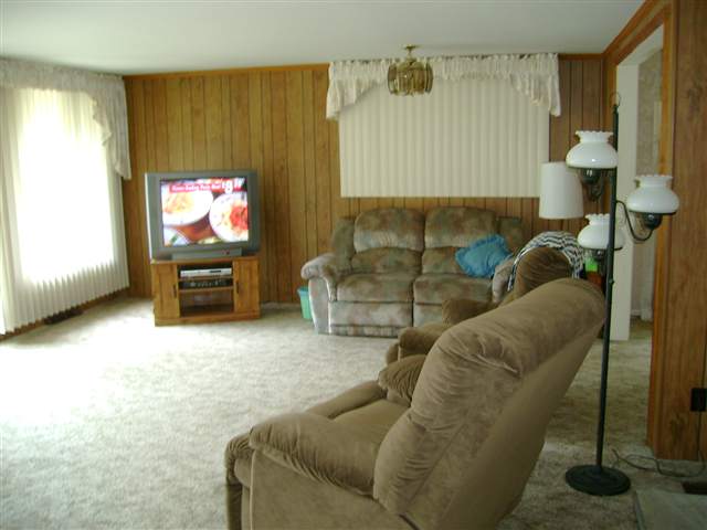 8570 Lakeshore Road Fort Gratiot, MI 48059 - Photo 9 of 12 31020637-8.JPG