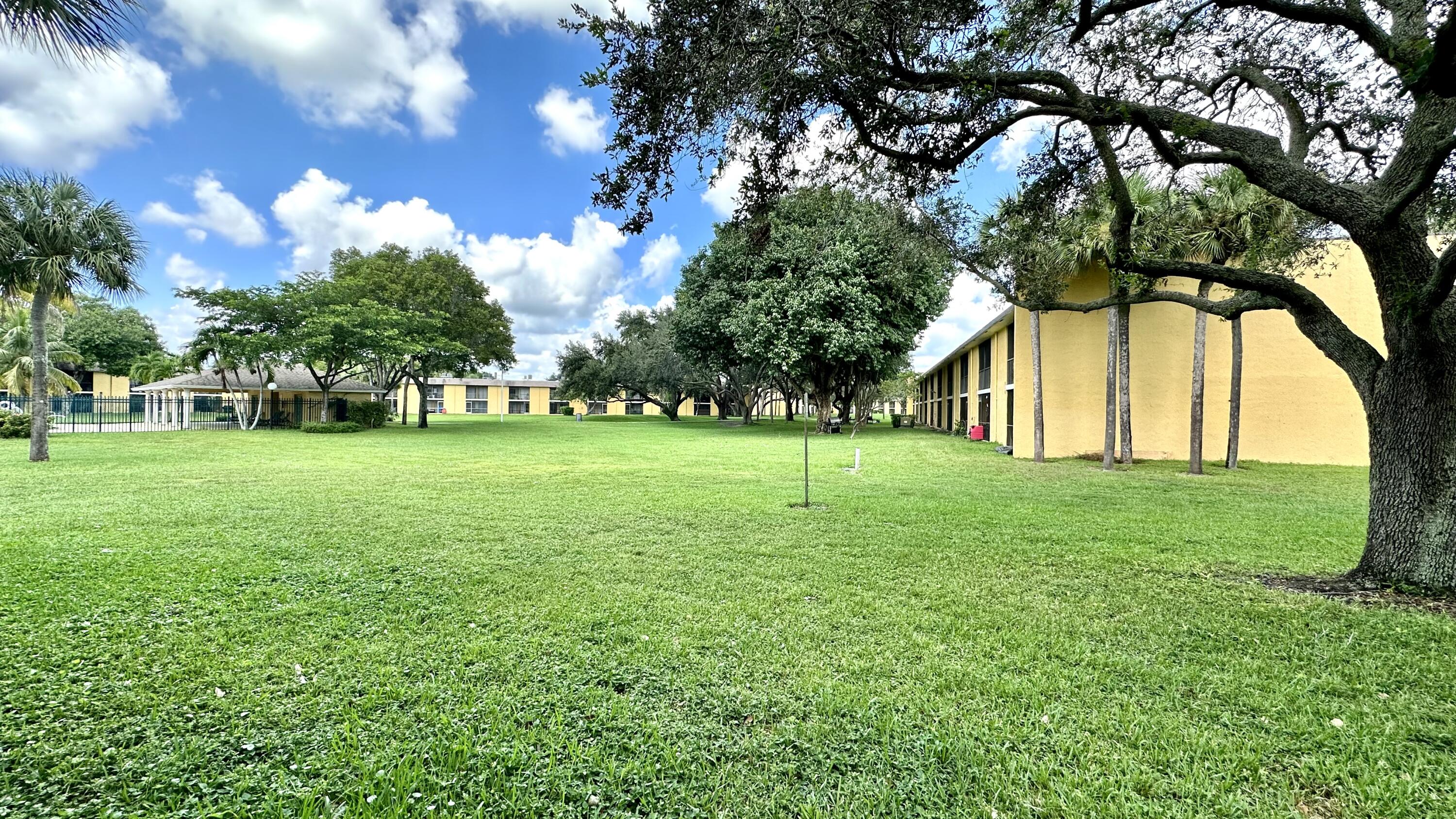 515 Meadows Circle Boynton Beach, FL 33436 - Photo 19 of 23 IMG_2353