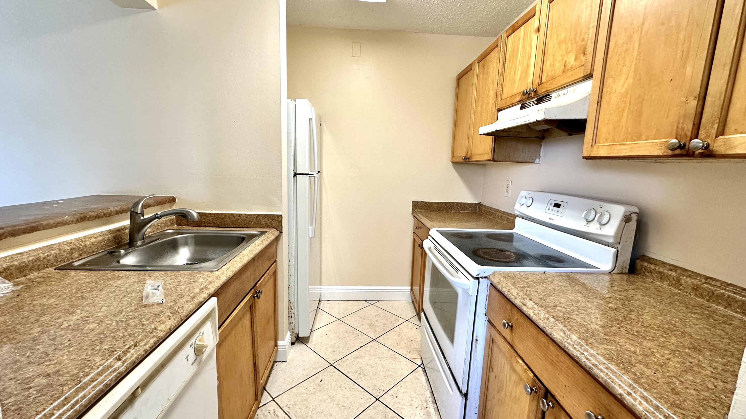 515 Meadows Circle Boynton Beach, FL 33436 - Photo 2 of 23 IMG_2367