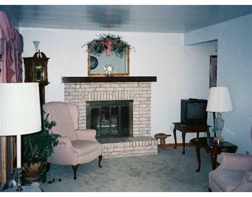 353 Old Plank Road Butler, PA 16002 - Photo 2 of 7 Living Room.