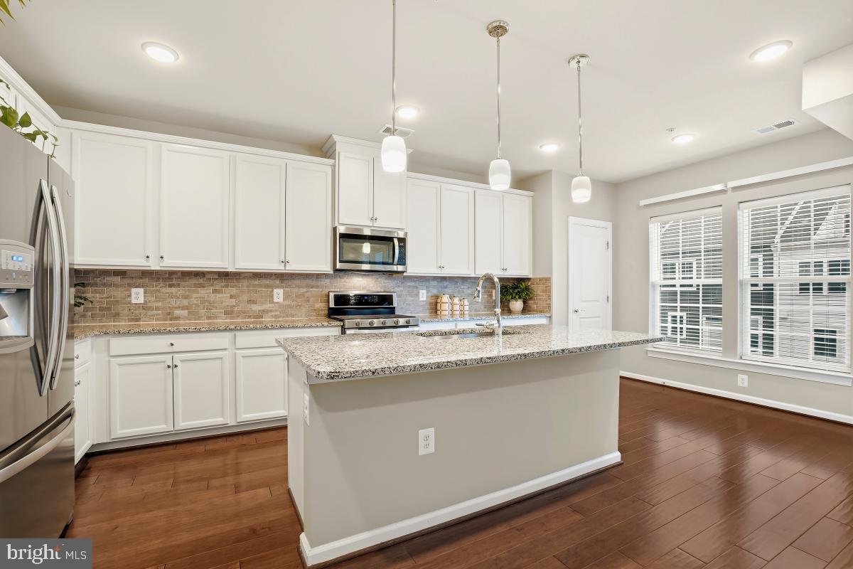 23517 Public House Road, Unit H Clarksburg, MD 20871 - Photo 20 of 49 Kitchen