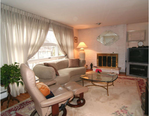 69 Aldrich Road Wakefield, MA 01880 - Photo 2 of 11 Gallery Image 2