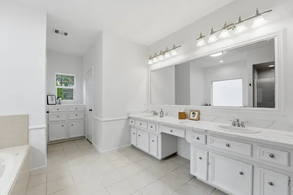 $740,000 | 29 Tanager Trail, The Woodlands, TX 77381