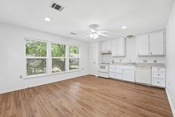 $740,000 | 29 Tanager Trail, The Woodlands, TX 77381