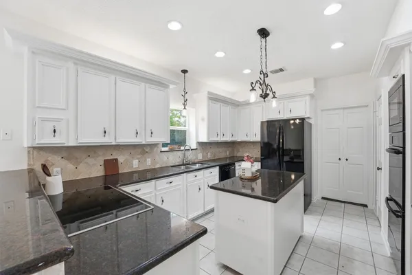 $740,000 | 29 Tanager Trail, The Woodlands, TX 77381