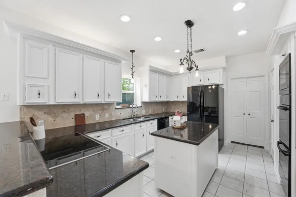 $740,000 | 29 Tanager Trail, The Woodlands, TX 77381