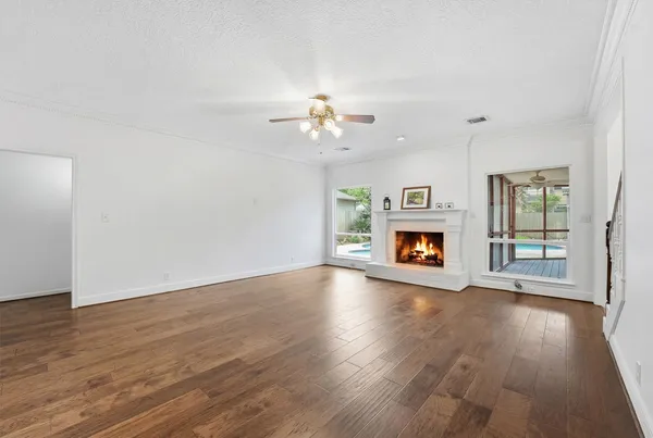$700,000 | 29 Tanager Trail, The Woodlands, TX 77381