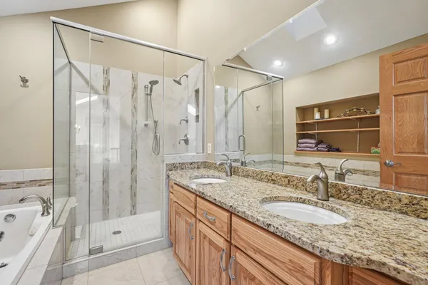 $674,900 | 221 Crystal Drive, Hartland, WI 53029