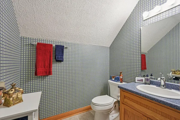 $674,900 | 221 Crystal Drive, Hartland, WI 53029