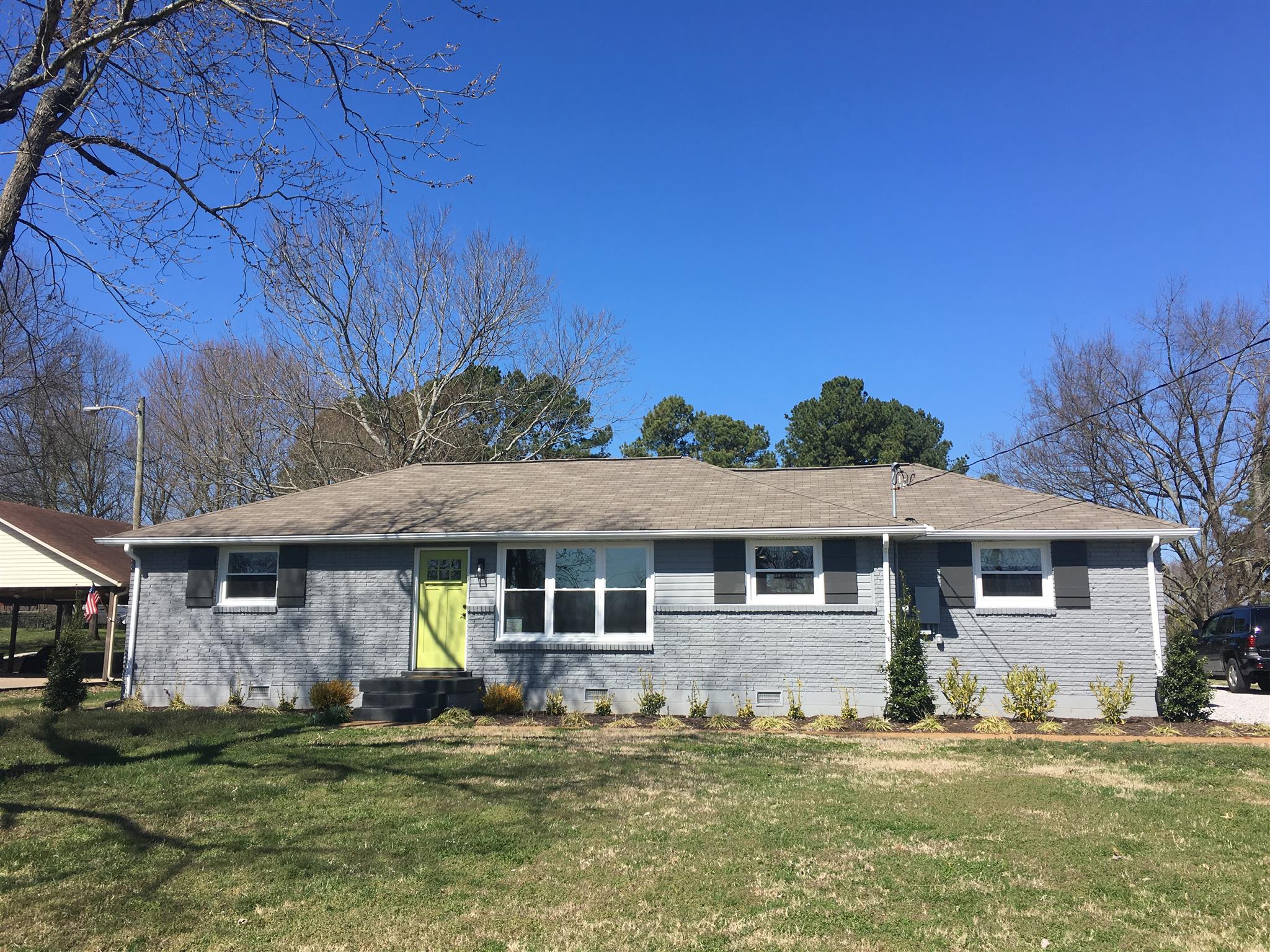 825 East Campbell Road Madison, TN 37115 - Photo 1 of 20 Welcome to 825 E Campbell This is an impressive renovation top to bottom! Minutes away to Downtown Nashville and I-65