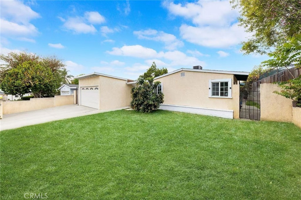 511 Dalesford Drive La Puente, CA 91744 - Photo 3 of 37 a backyard of a house with lots of green space