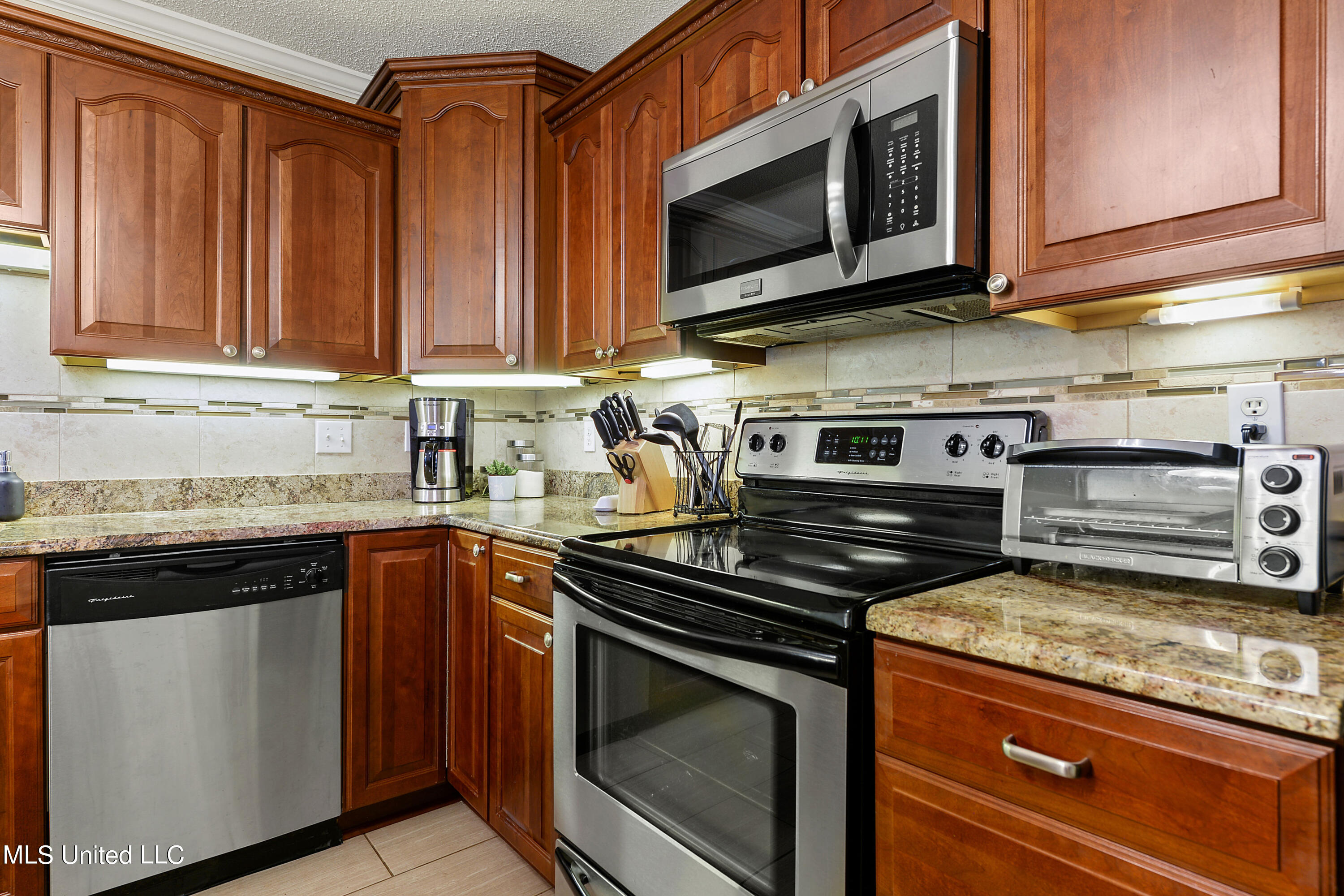 6205 Ridge Road Ocean Springs, MS 39564 - Photo 11 of 23 Kitchen