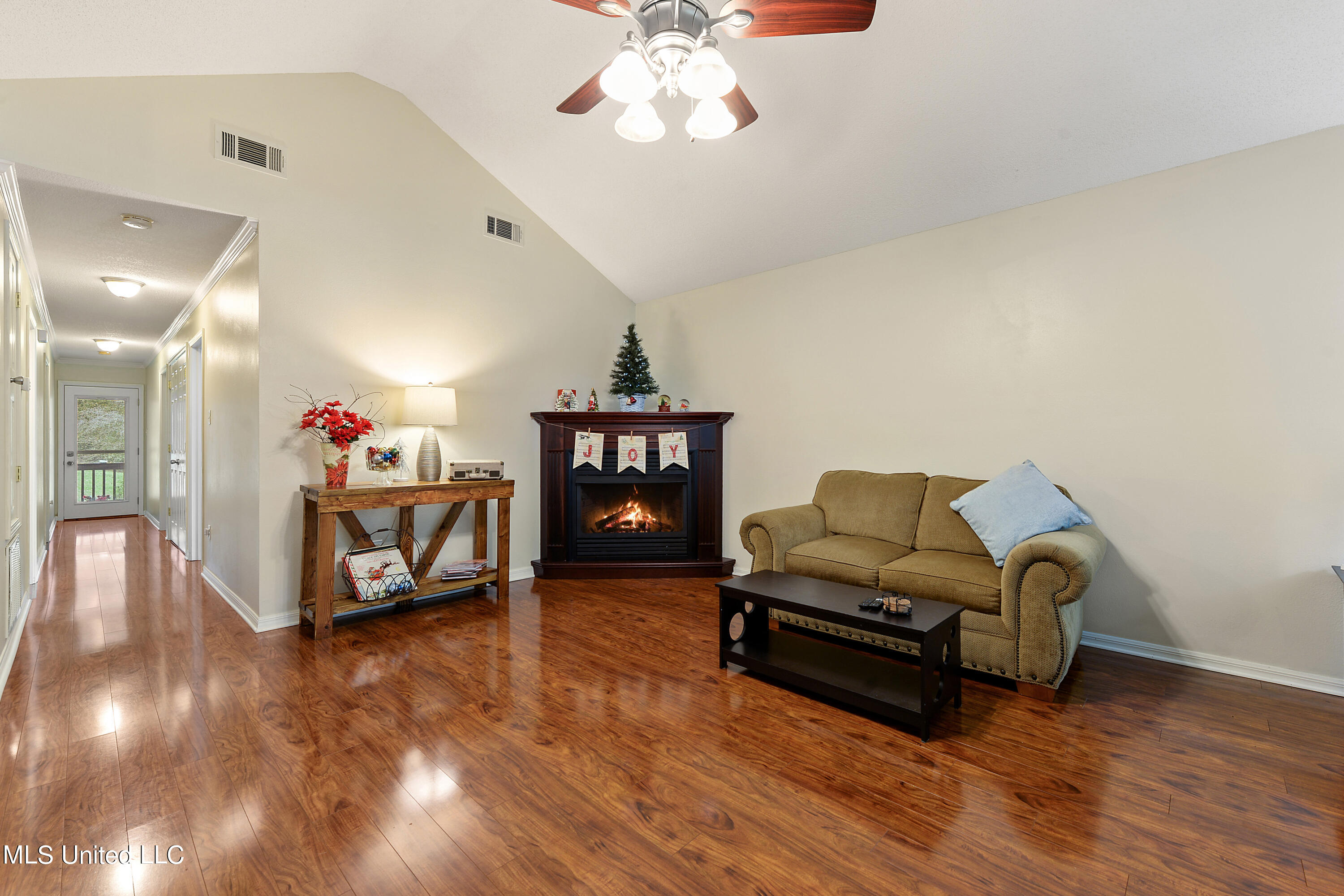 6205 Ridge Road Ocean Springs, MS 39564 - Photo 4 of 23 Living Room