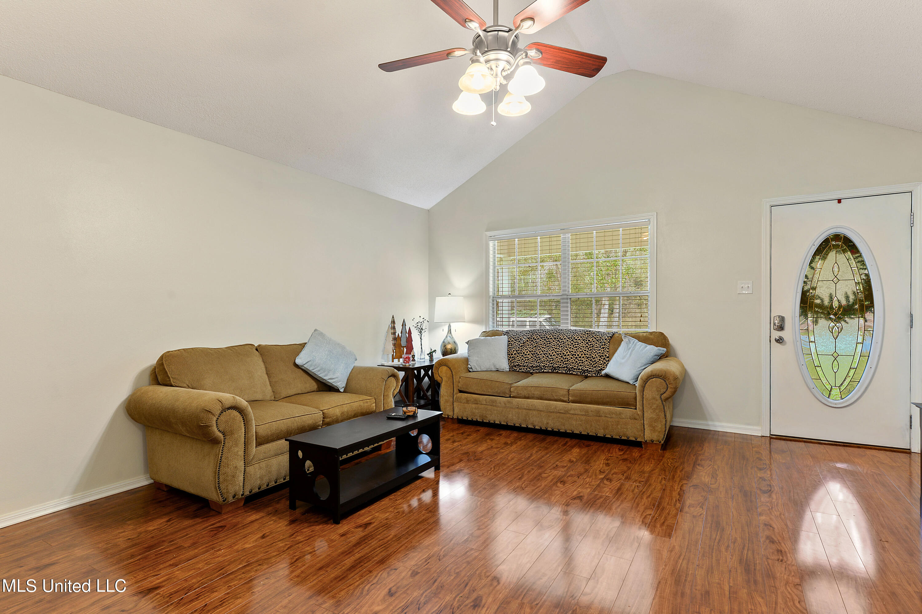 6205 Ridge Road Ocean Springs, MS 39564 - Photo 5 of 23 Living Room