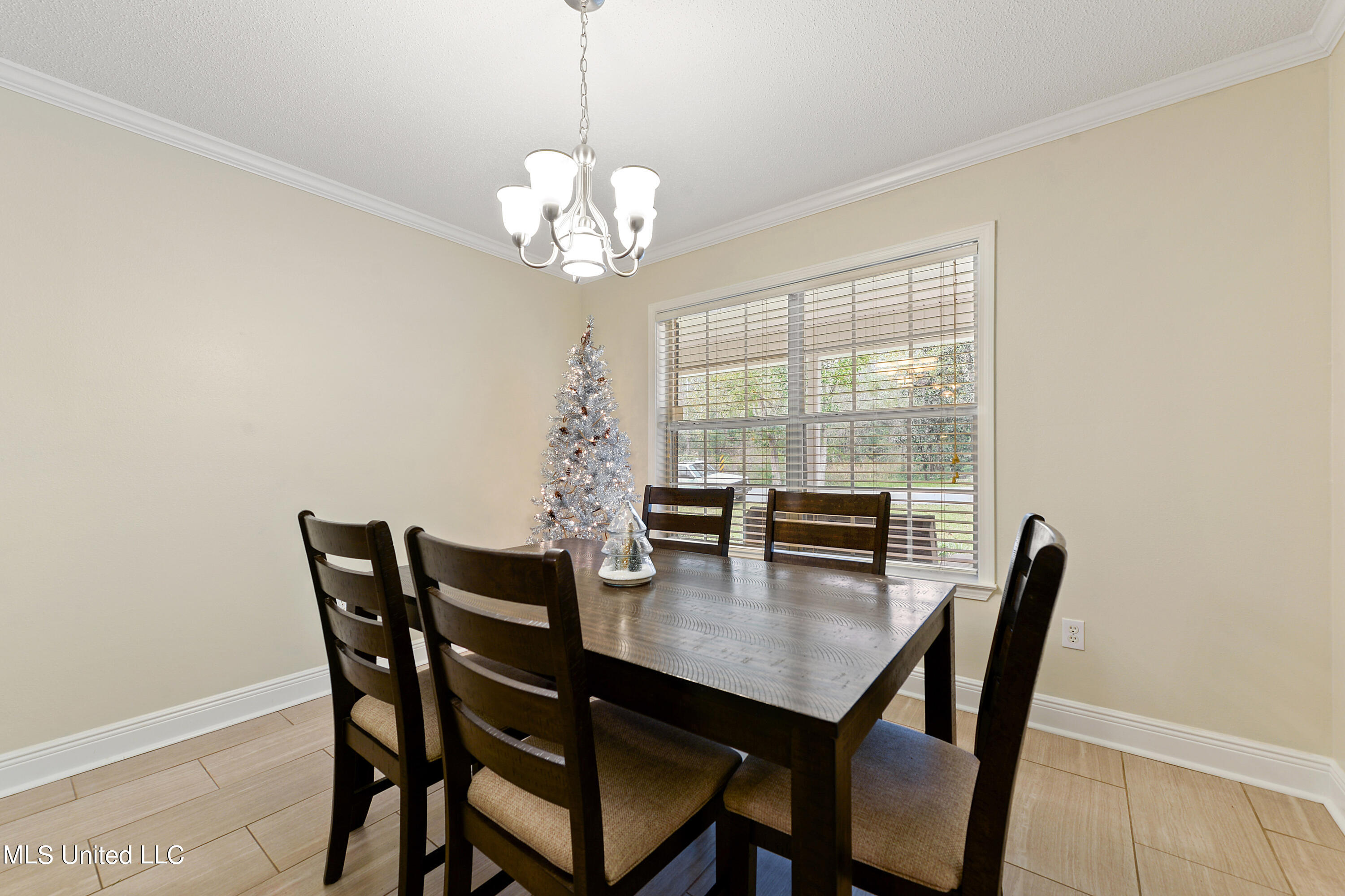 6205 Ridge Road Ocean Springs, MS 39564 - Photo 8 of 23 Dining