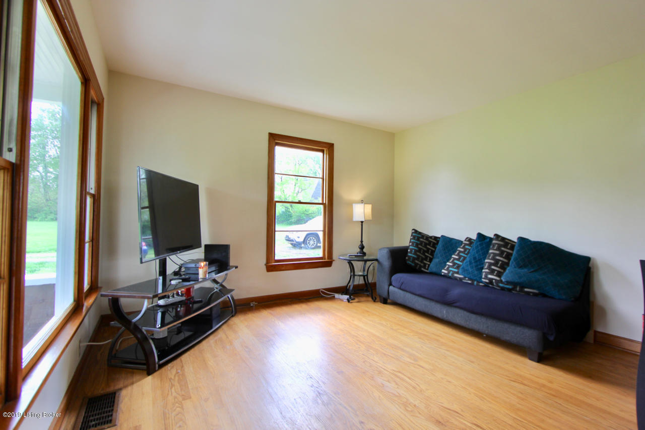 5110 Kendall Road Louisville, KY 40272 - Photo 20 of 45 IMG_9909
